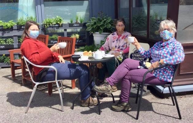 customers at Flounders cafe